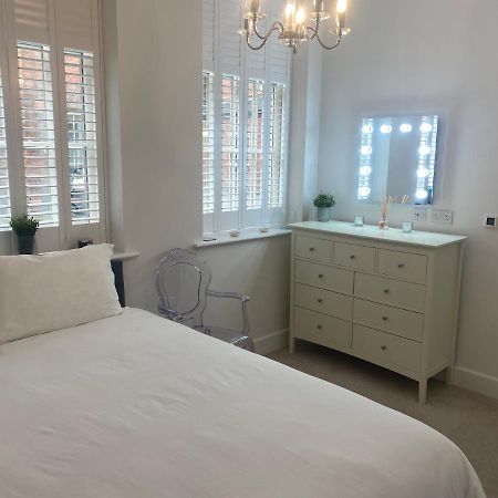 Unrivalled Location - Five Star - Worcester Apartment Eksteriør billede