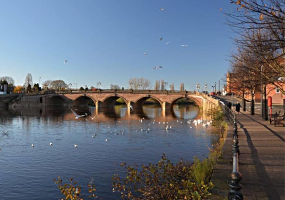 Unrivalled Location - Five Star - Worcester Apartment Eksteriør billede