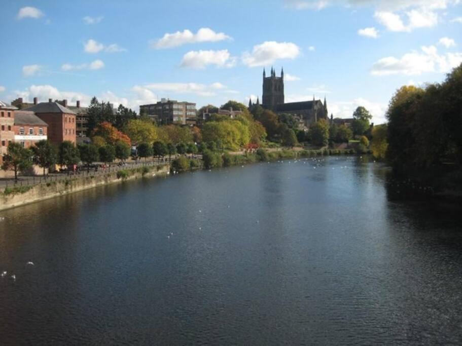 Unrivalled Location - Five Star - Worcester Apartment Eksteriør billede