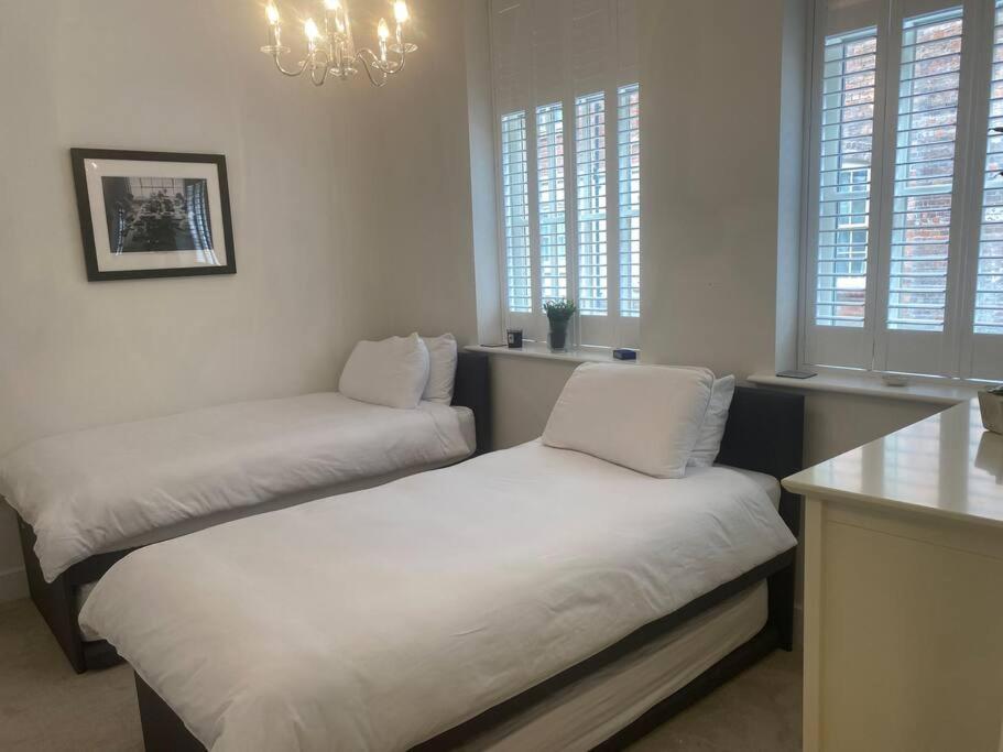 Unrivalled Location - Five Star - Worcester Apartment Eksteriør billede