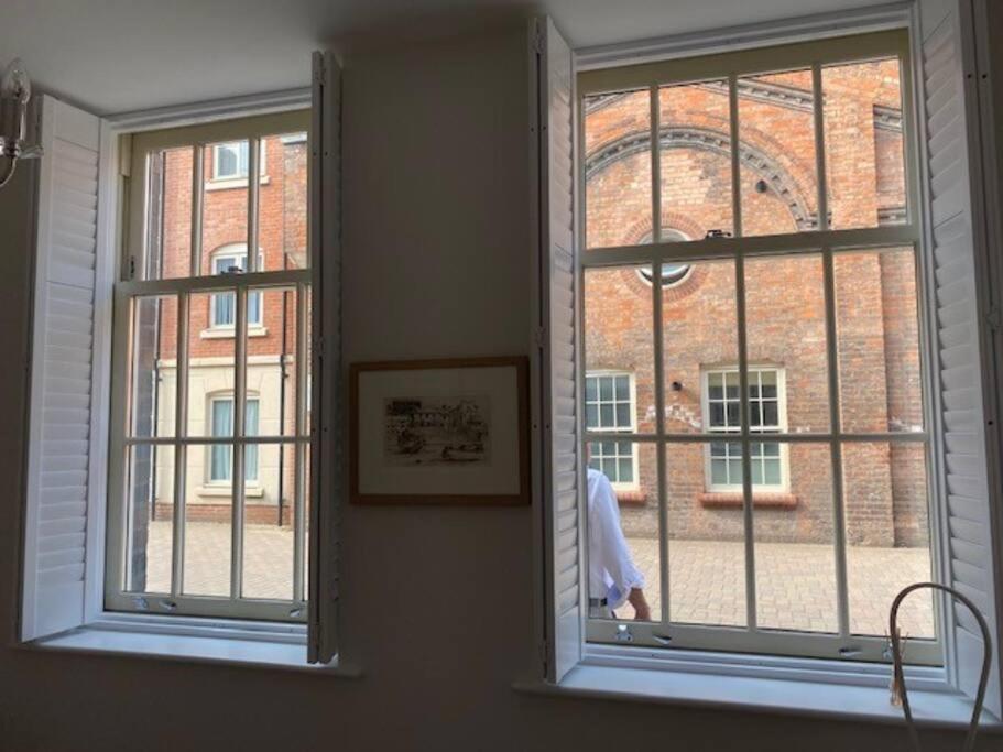 Unrivalled Location - Five Star - Worcester Apartment Eksteriør billede