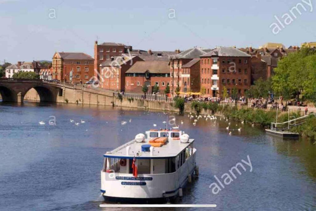 Unrivalled Location - Five Star - Worcester Apartment Eksteriør billede