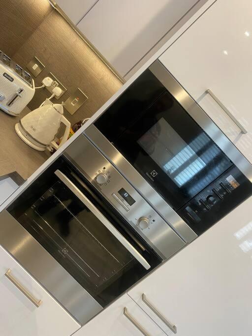 Unrivalled Location - Five Star - Worcester Apartment Eksteriør billede