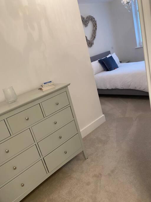 Unrivalled Location - Five Star - Worcester Apartment Eksteriør billede
