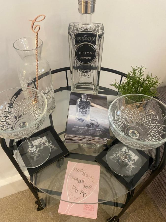 Unrivalled Location - Five Star - Worcester Apartment Eksteriør billede